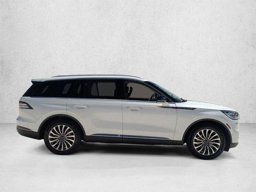 Pristine White Metallic Tri-Coat 2022 Lincoln Aviator Reserve