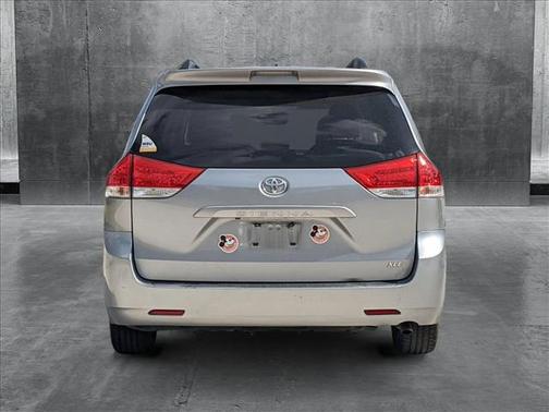 2011 Toyota Sienna XLE
