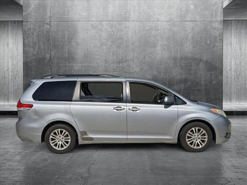 2011 Toyota Sienna XLE