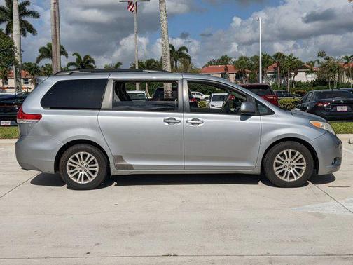2011 Toyota Sienna XLE