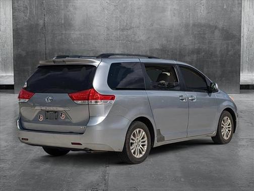 2011 Toyota Sienna XLE