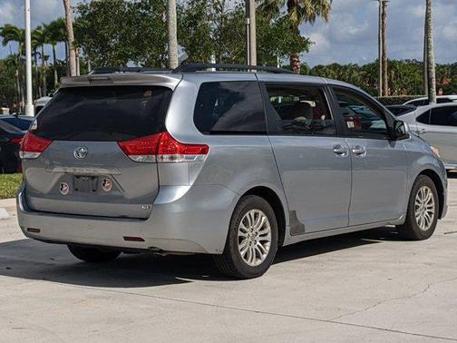 2011 Toyota Sienna XLE