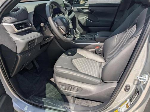 2025 Toyota Highlander XSE