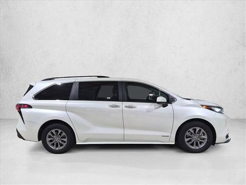 Blizzard Pearl 2021 Toyota Sienna XLE 8 Passenger