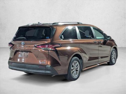 Sunset Bronze Mica 2022 Toyota Sienna XLE