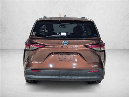 Sunset Bronze Mica 2022 Toyota Sienna XLE
