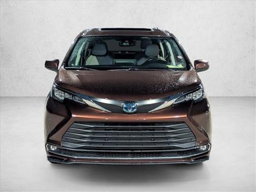 Sunset Bronze Mica 2022 Toyota Sienna XLE