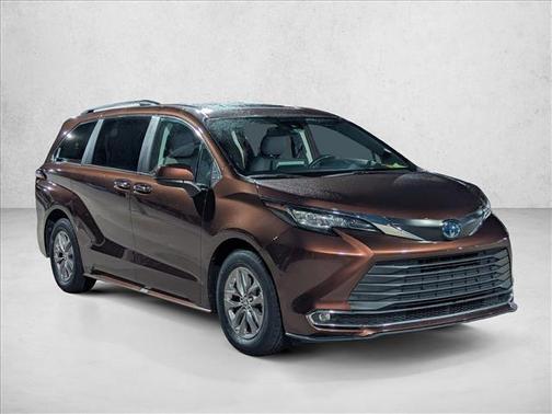 Sunset Bronze Mica 2022 Toyota Sienna XLE
