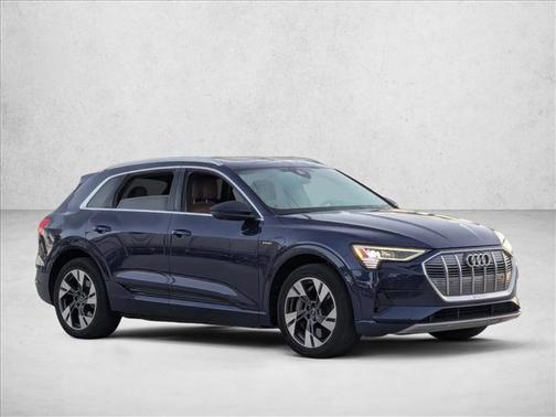 2022 Audi e-tron Premium Plus