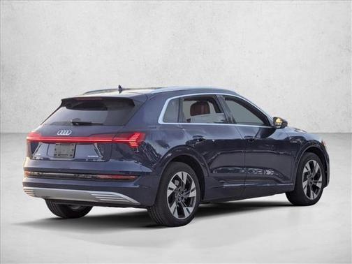 2022 Audi e-tron Premium Plus
