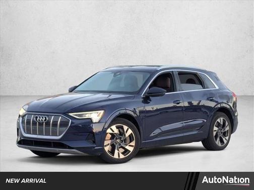 2022 Audi e-tron Premium Plus