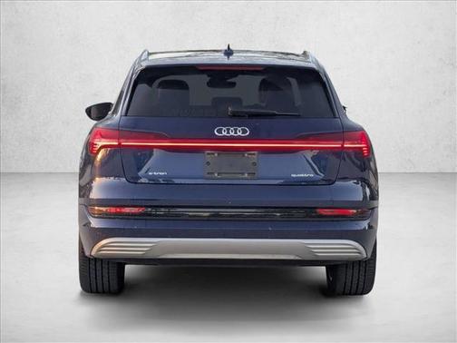 2022 Audi e-tron Premium Plus