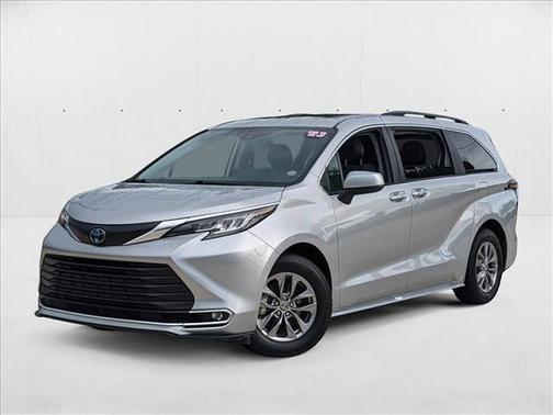 2023 Toyota Sienna XLE 8 Passenger