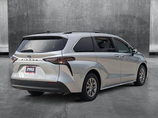 2023 Toyota Sienna XLE 8 Passenger