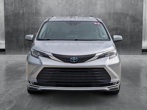 2023 Toyota Sienna XLE 8 Passenger