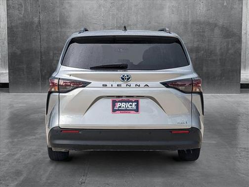 2023 Toyota Sienna XLE 8 Passenger