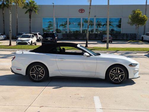 2022 Ford Mustang EcoBoost