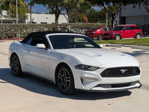 2022 Ford Mustang EcoBoost
