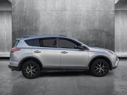 2017 Toyota RAV4 SE