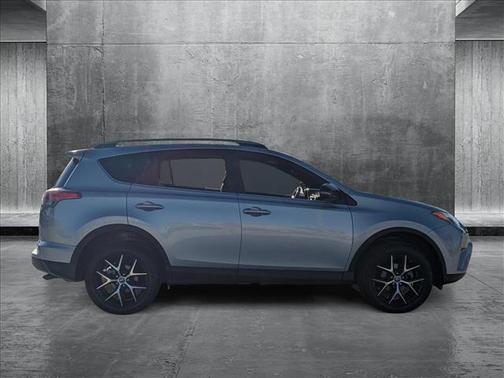 2017 Toyota RAV4 SE