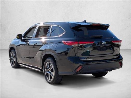 Midnight Black Metallic 2023 Toyota Highlander XLE