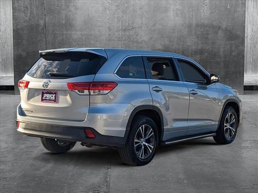 2017 Toyota Highlander LE I4