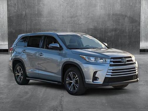 2017 Toyota Highlander LE I4