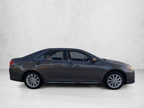 Magnetic Gray Metallic 2014 Toyota Camry XLE
