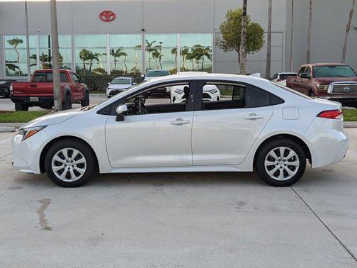 2025 Toyota Corolla Hybrid LE