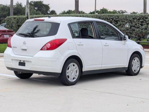 2011 Nissan Versa 1.8 S