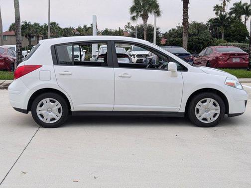 2011 Nissan Versa 1.8 S