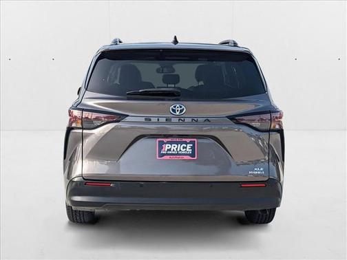 2023 Toyota Sienna XLE 8 Passenger
