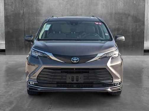 2023 Toyota Sienna XLE 8 Passenger