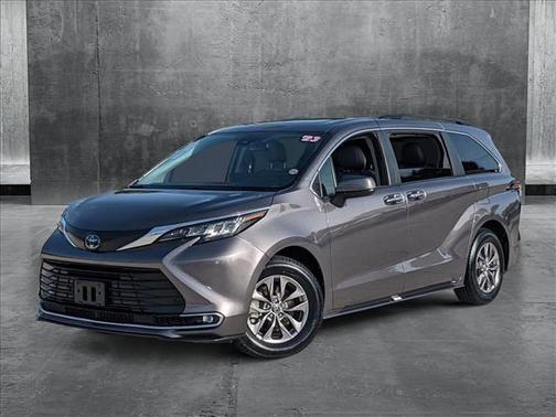 2023 Toyota Sienna XLE 8 Passenger