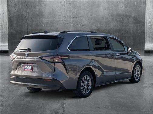 2023 Toyota Sienna XLE 8 Passenger