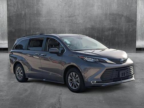 2023 Toyota Sienna XLE 8 Passenger