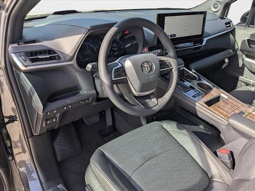 2025 Toyota Sienna Platinum 7 Passenger