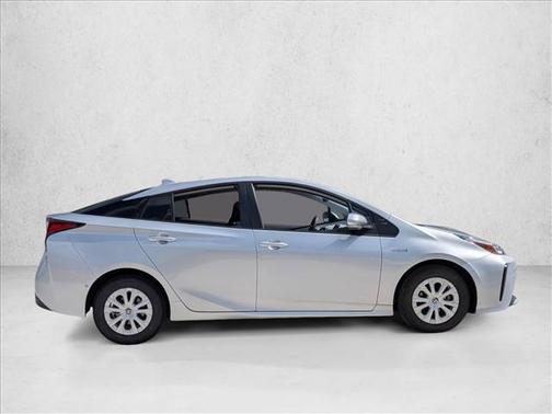 2022 Toyota Prius LE