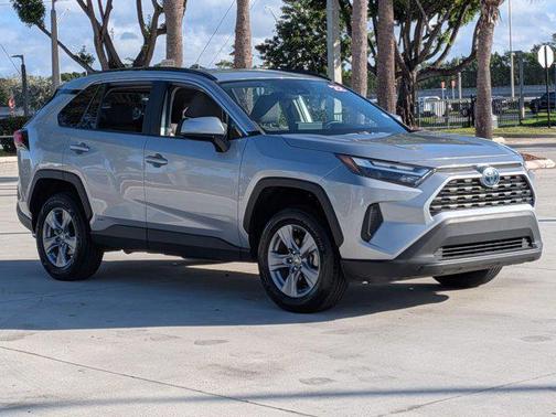 2022 Toyota RAV4 Hybrid XLE