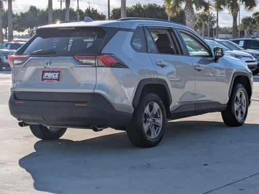 2022 Toyota RAV4 Hybrid XLE