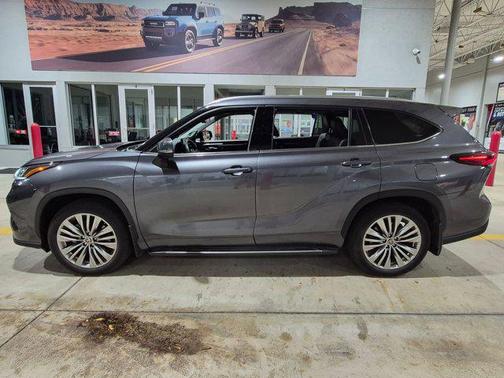 Magnetic Gray Metallic 2024 Toyota Highlander Hybrid Platinum
