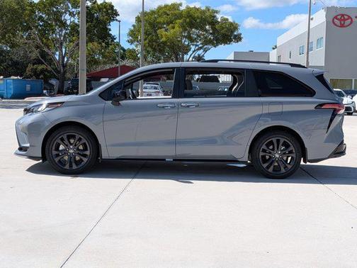 2025 Toyota Sienna XSE 7 Passenger