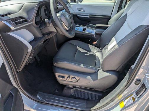 2025 Toyota Sienna XSE 7 Passenger