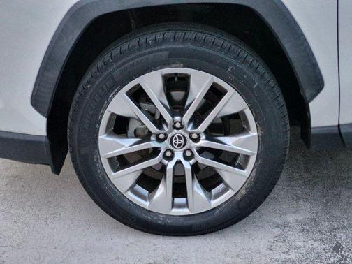 Blizzard Pearl 2021 Toyota RAV4 XLE Premium