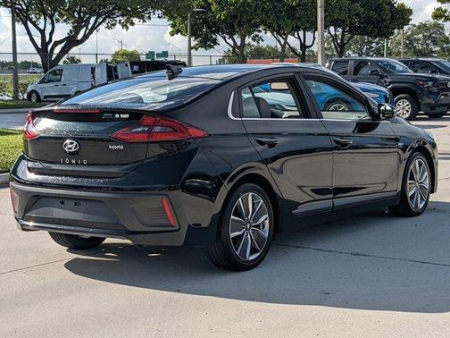 2017 Hyundai IONIQ Hybrid Limited