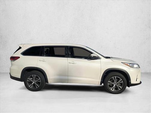 2017 Toyota Highlander LE Plus