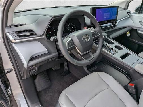 2025 Toyota Sienna XLE