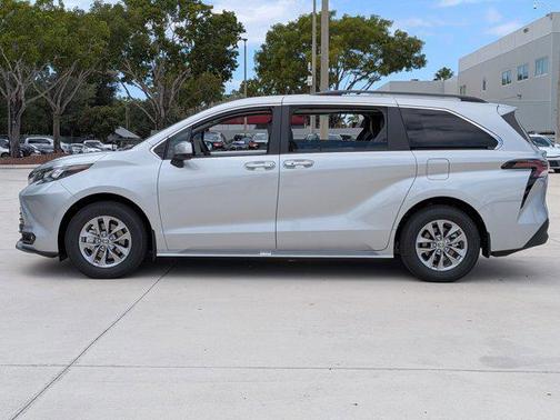 2025 Toyota Sienna XLE