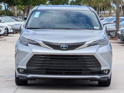 2025 Toyota Sienna XLE