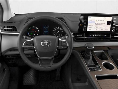 2025 Toyota Sienna XLE 8 Passenger